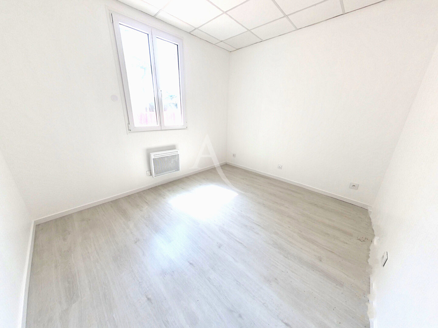 Photo Local commercial Vaires-sur-Marne 45,88 m² image 3/4