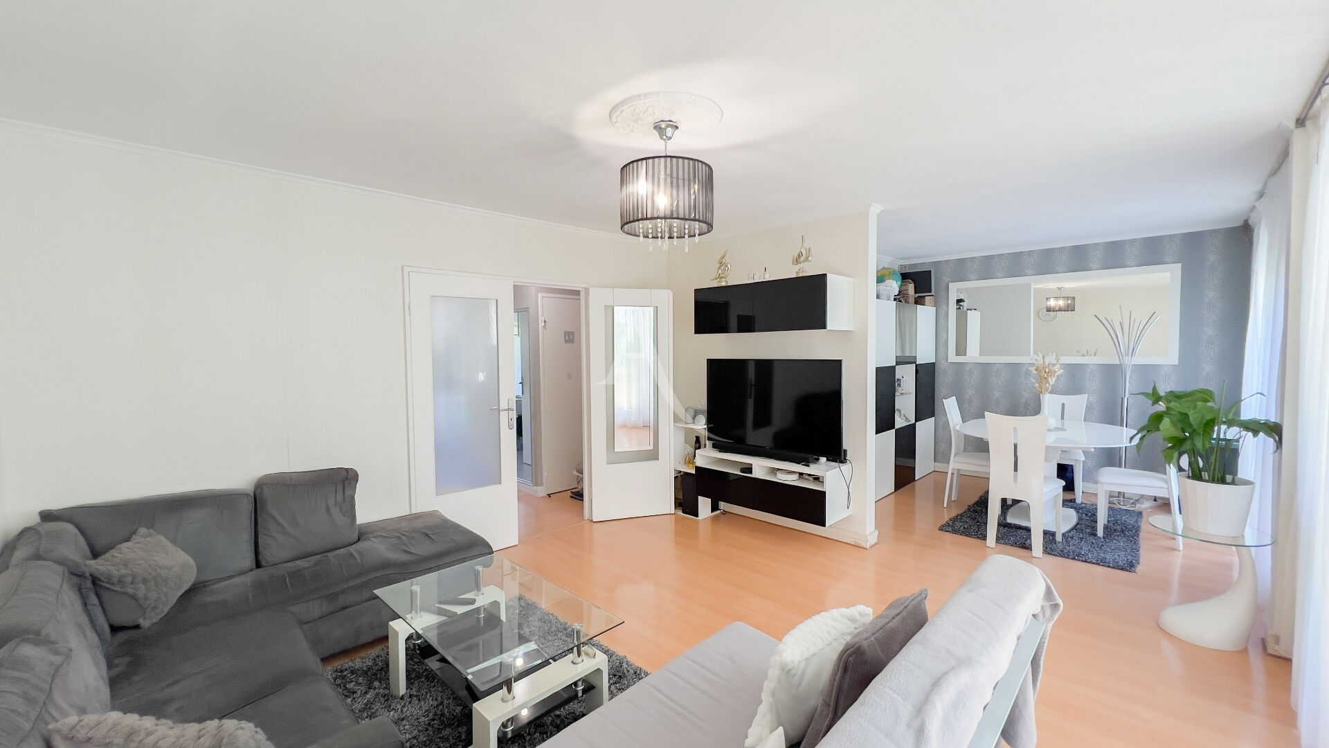 Photo F5 avec balcon dans résidence sécurisée  proche gare image 1/6