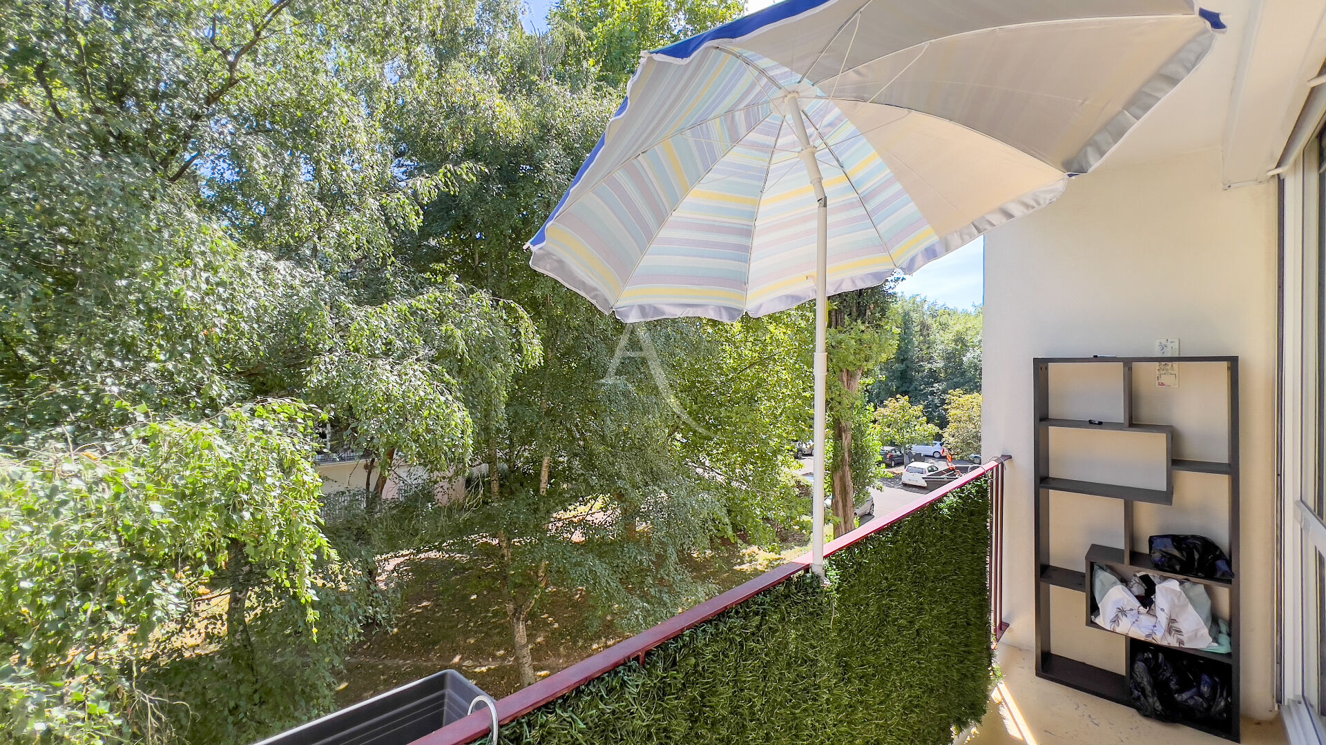 Photo F5 avec balcon dans résidence sécurisée  proche gare image 2/6