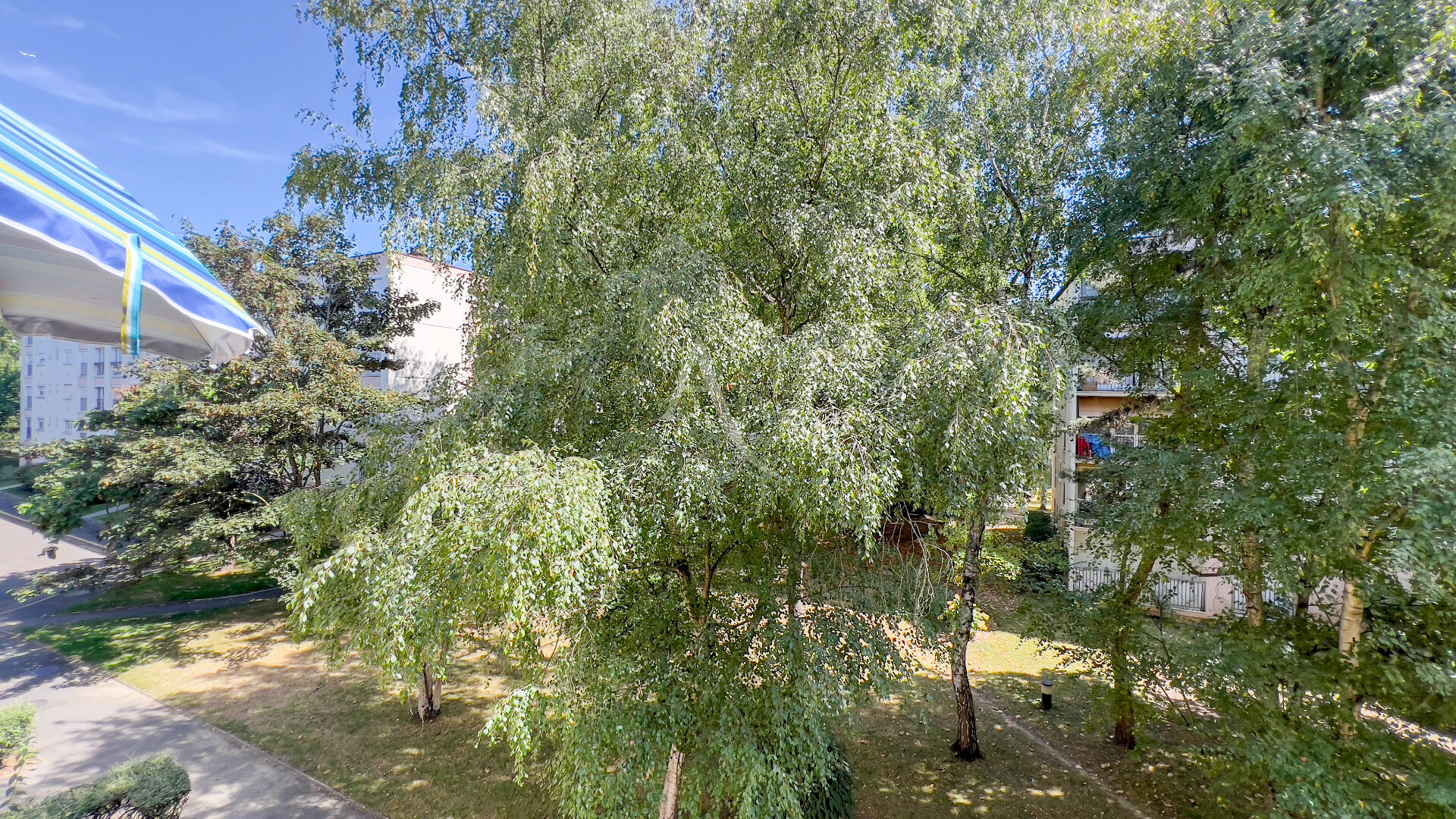 Photo F5 avec balcon dans résidence sécurisée  proche gare image 4/6