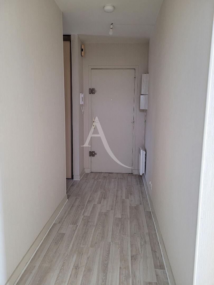 Photo Appartement  3 pièce(s) 62 m2 A LOUER EN VIDE A L'ANNEE image 5/6