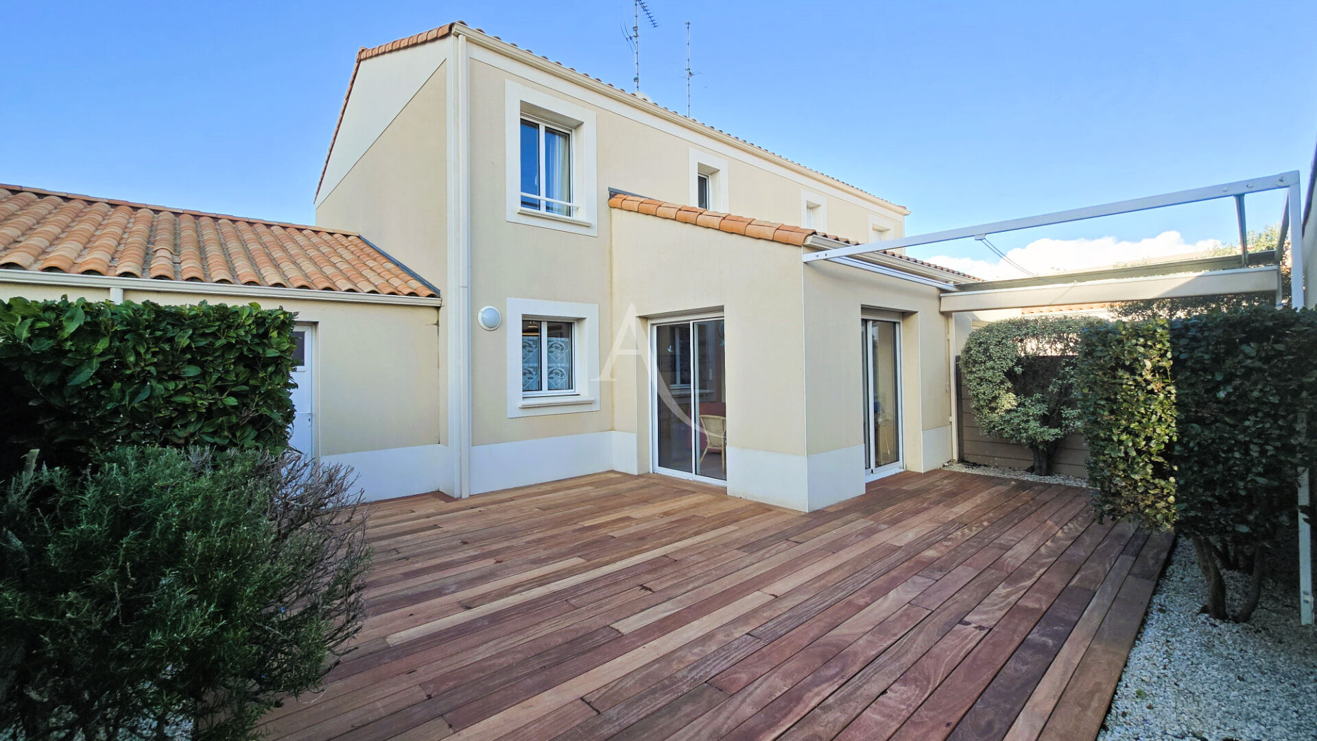 Maison 4 pièces La Chaume A LOUER A L'ANNEE