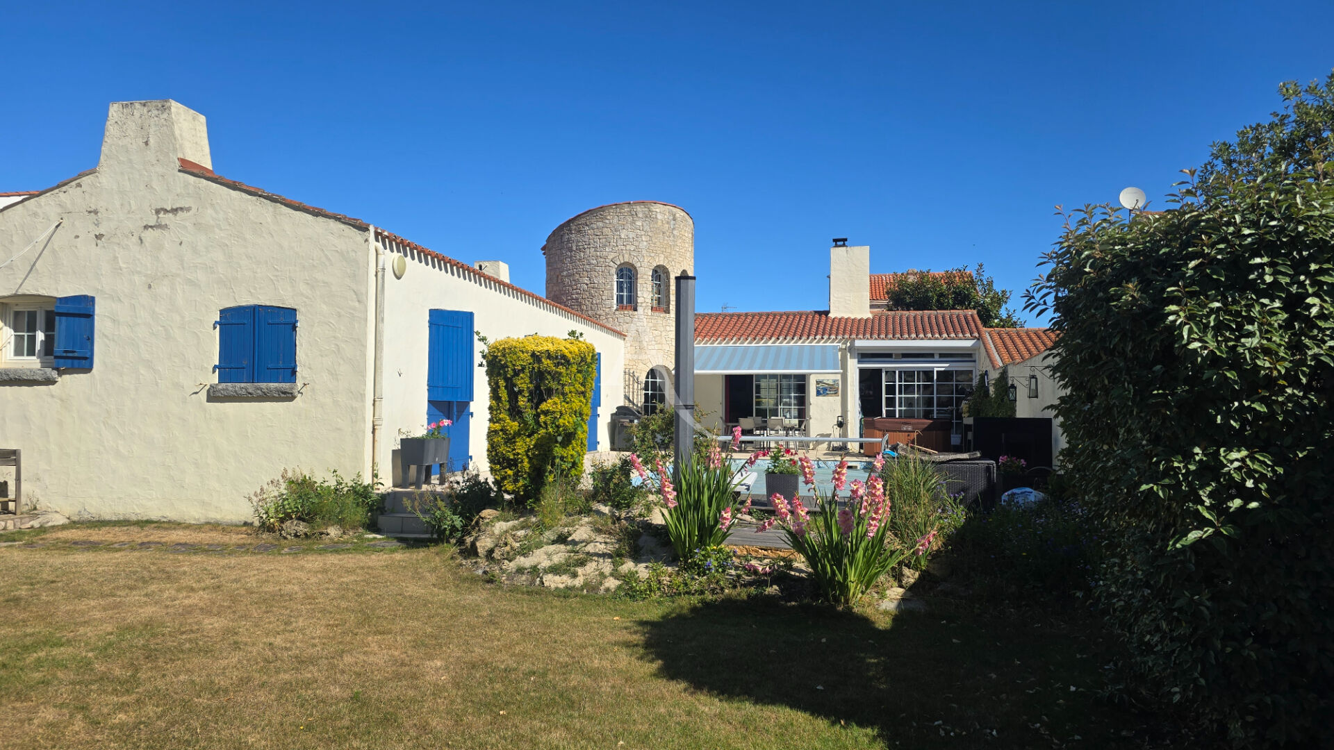 Photo Propriété de charme avec dépendance et piscine_ LA CHAUME image 3/6