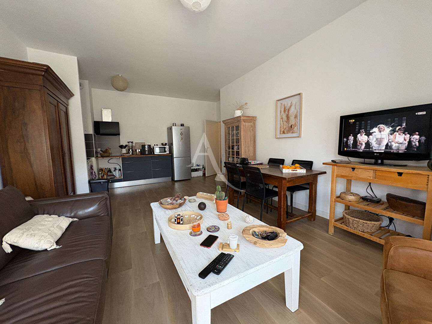 Appartement T3 avec terrasse, cave et double stationnement
