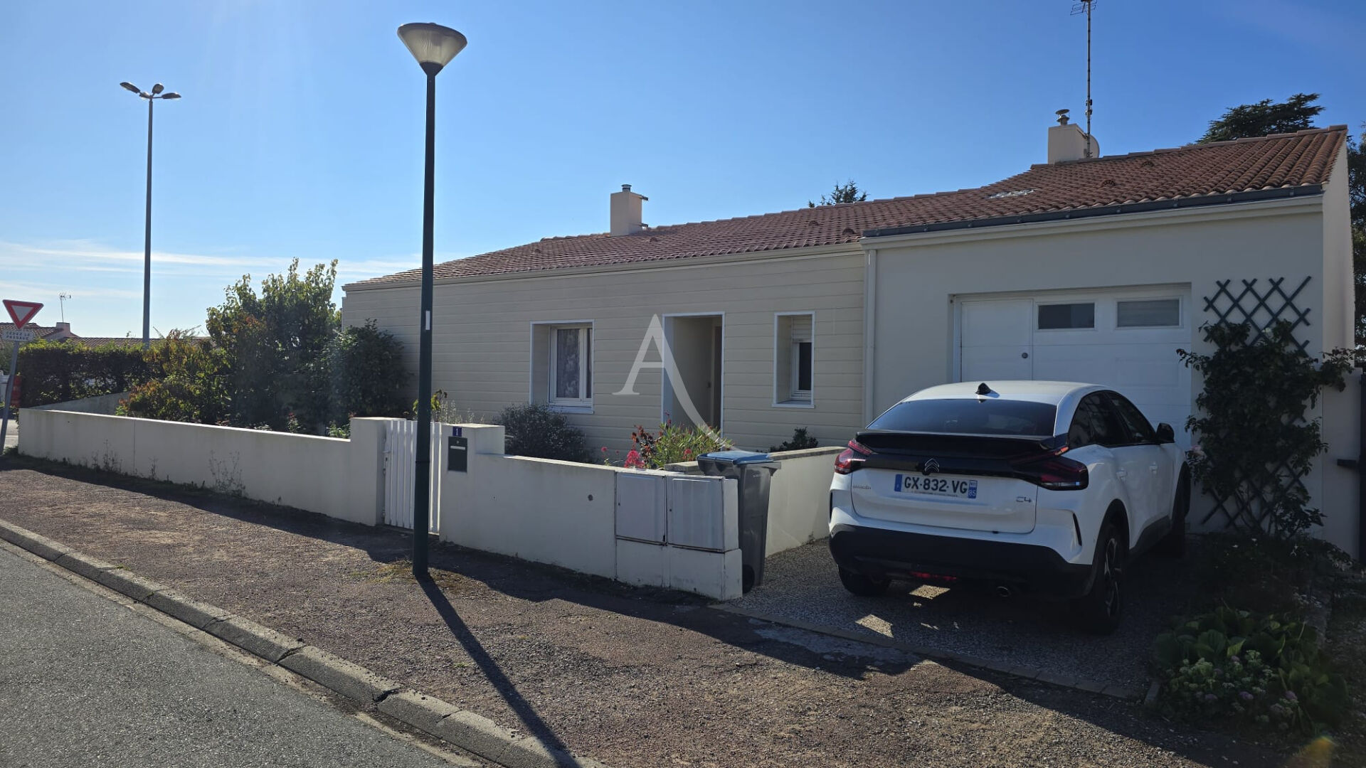 Maison de plain-pied 93m2 avec grand garage et jardin - Quartier Chirons
