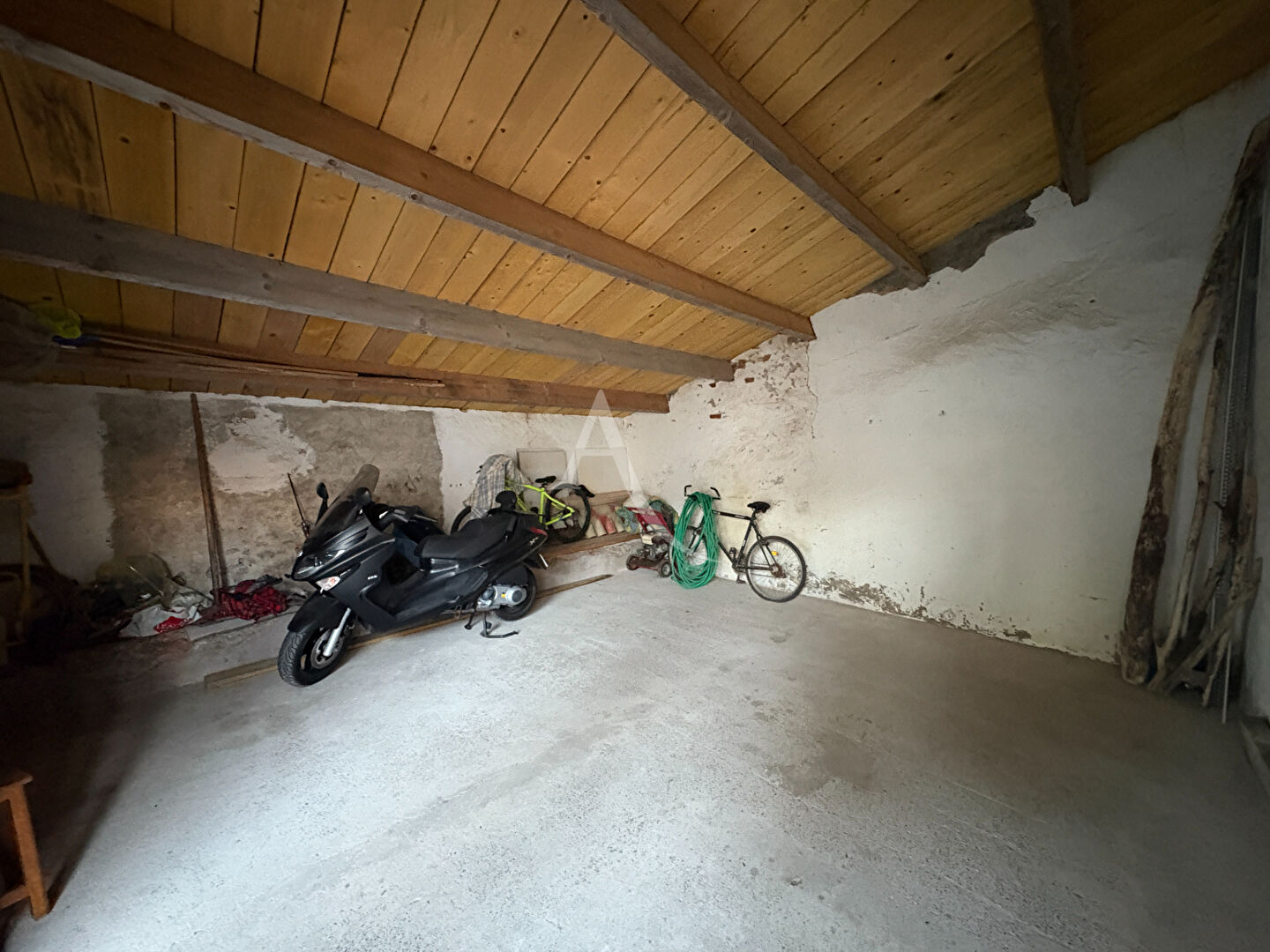 Photo GARAGE AVEC PARCELLE PRIVATIVE ,QUARTIER TRÈS PRISÉ DE LA PIRONNIÈRE image 1/1