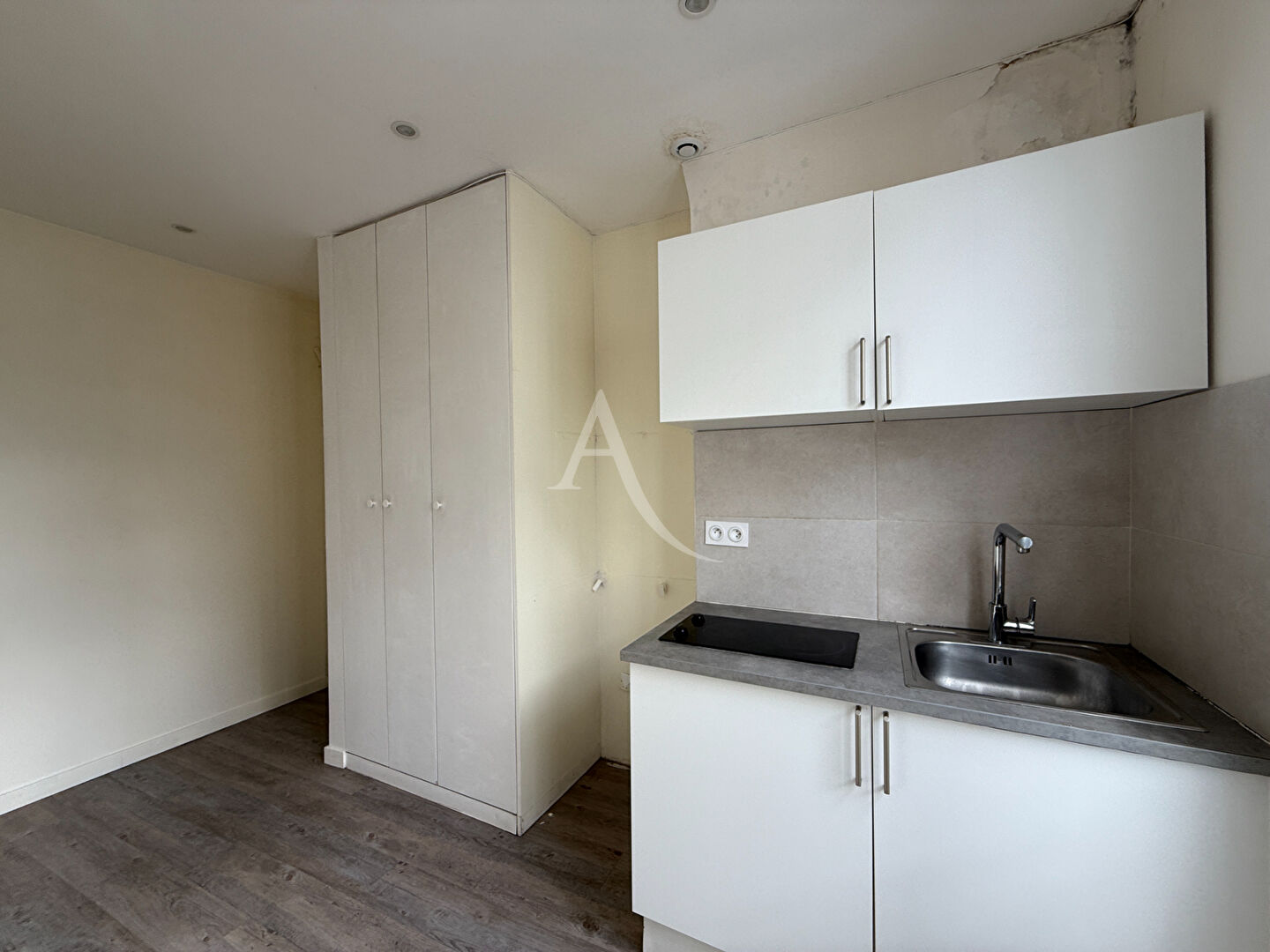 Photo Studio ASNIERES_13 min gare SNCF _ 4ème étage sur 4 _ 22 m2 image 2/6