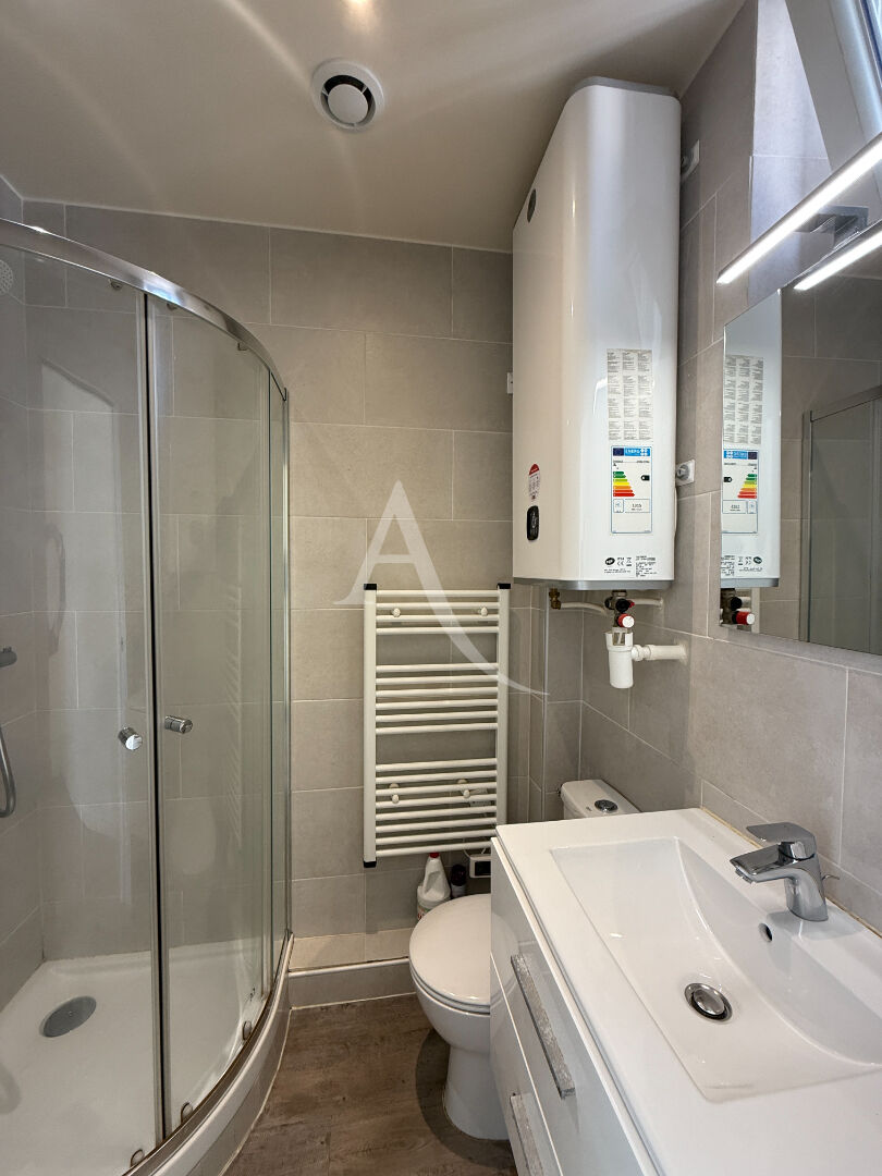 Photo Studio ASNIERES_13 min gare SNCF _ 4ème étage sur 4 _ 22 m2 image 4/6