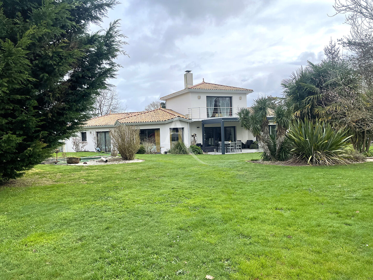 Agence immobilière de 
 L'Adresse  bichon immobilier - L'ADRESSE ST PHILBERT DE GRAND LIEU 

