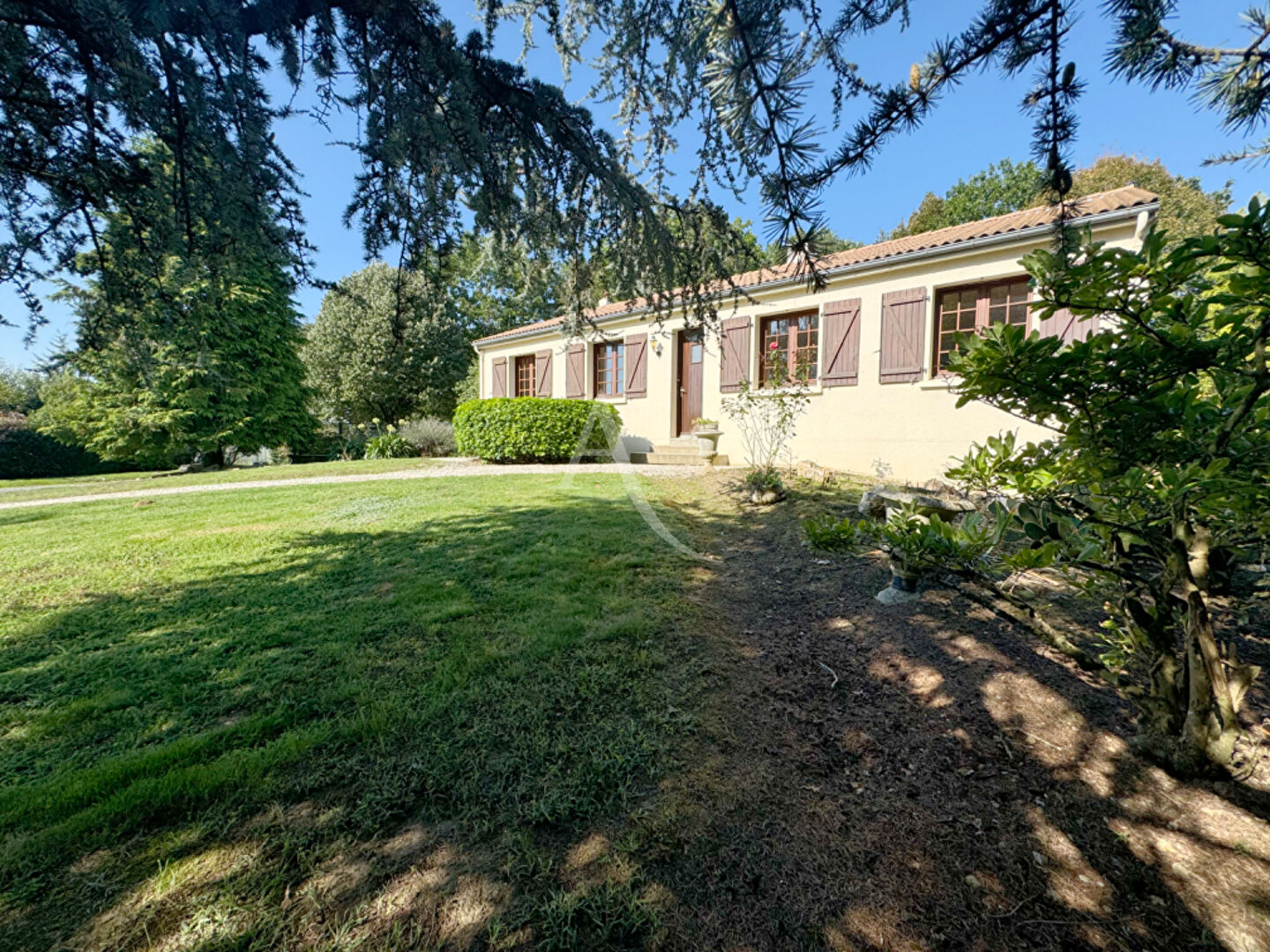 Agence immobilière de 
 L'Adresse  bichon immobilier - L'ADRESSE ST PHILBERT DE GRAND LIEU 
