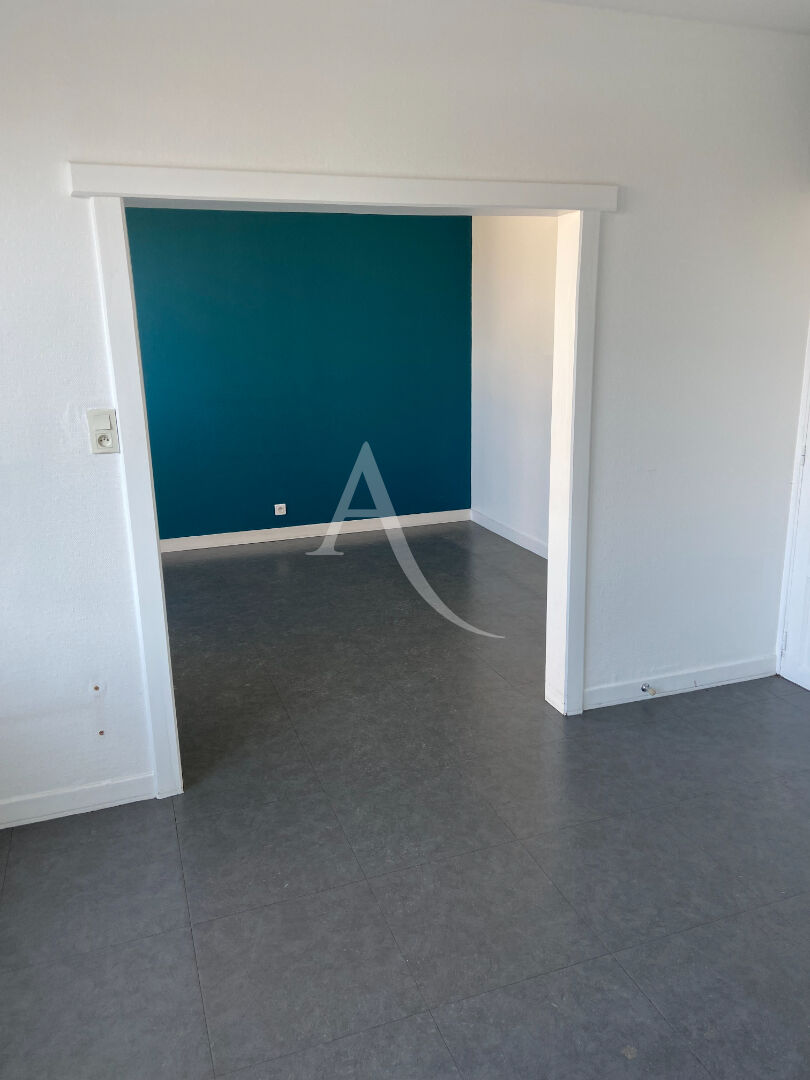 Photo Beauvoir sur Mer- Sur un axe passant. image 2/5