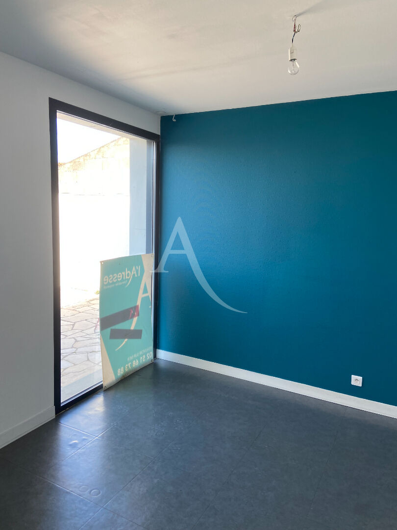 Photo Beauvoir sur Mer- Sur un axe passant. image 3/5