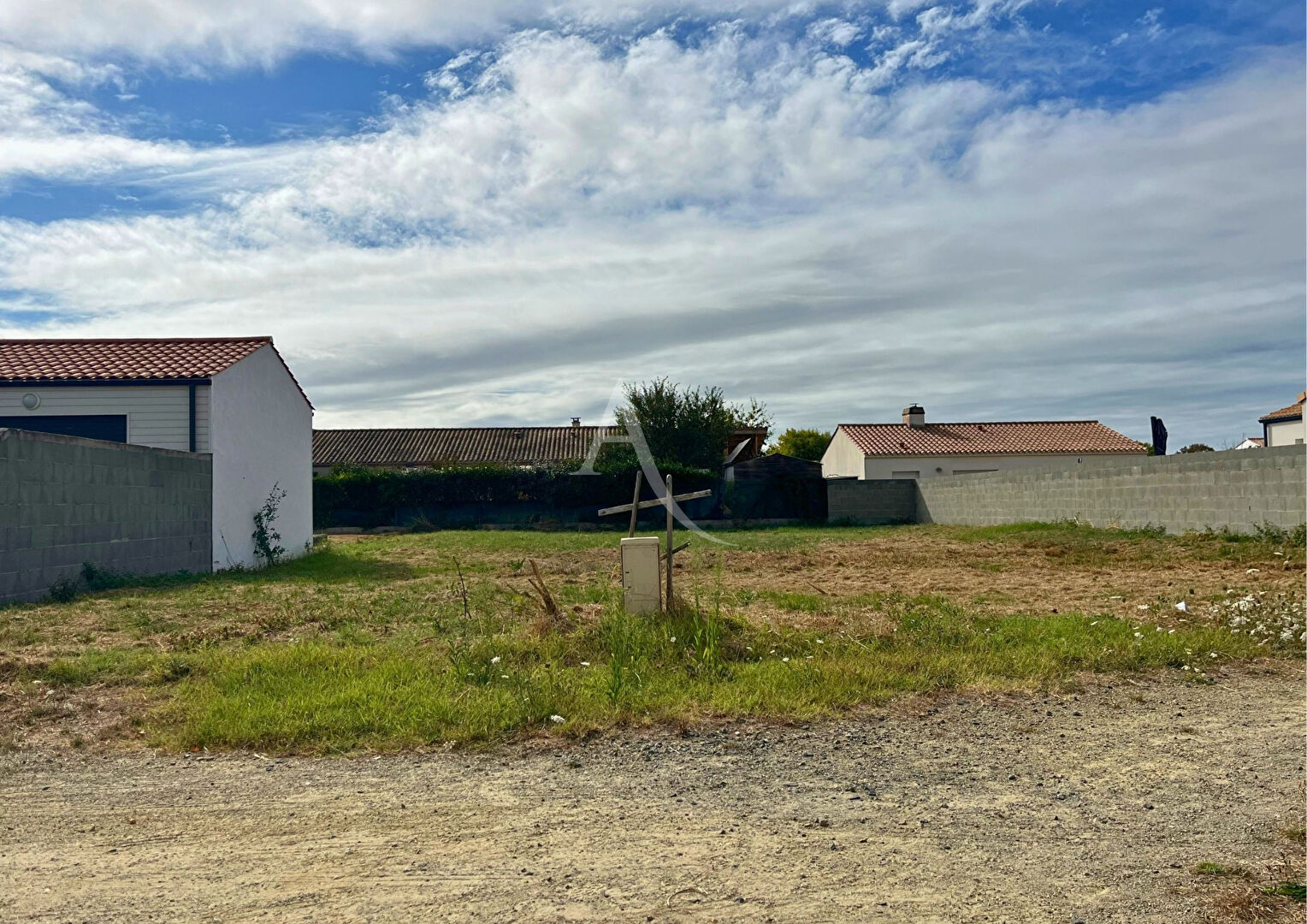 Photo Terrain Saint Urbain 586 m2 image 2/3