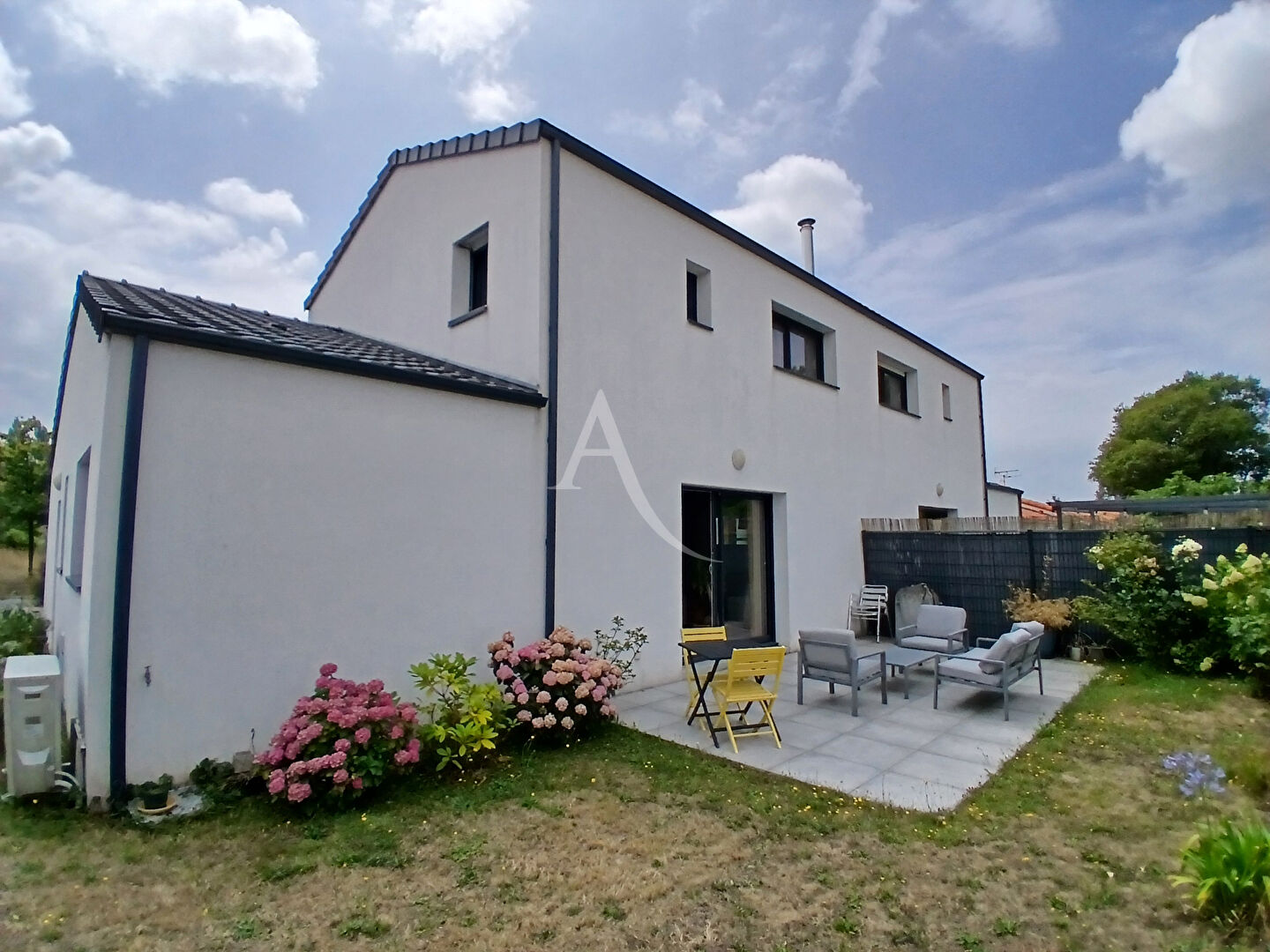 Agence immobilière de 
 L'Adresse  bichon immobilier - L'ADRESSE ST PHILBERT DE GRAND LIEU 
