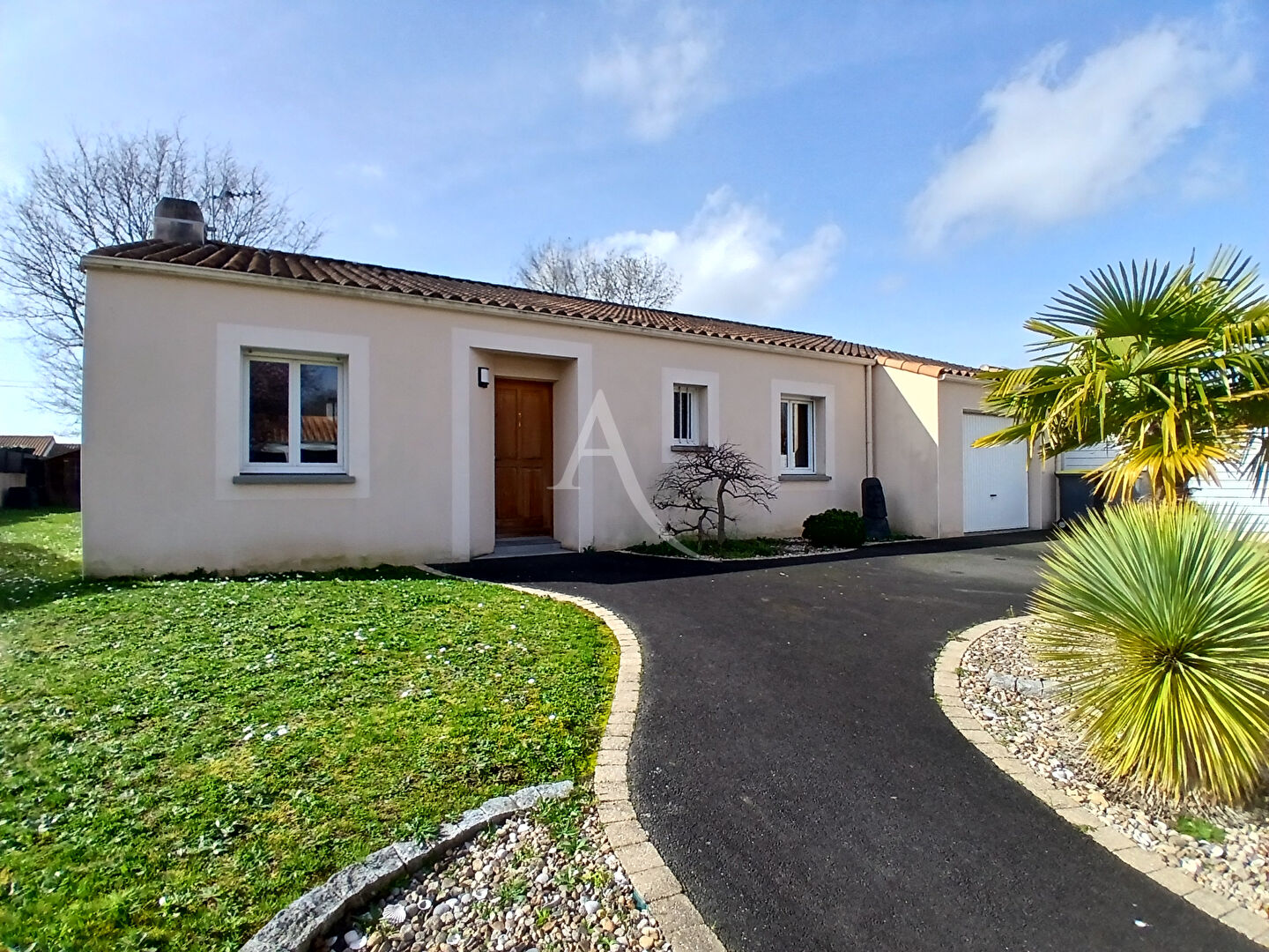 Agence immobilière de 
 L'Adresse  bichon immobilier - L'ADRESSE ST PHILBERT DE GRAND LIEU 
