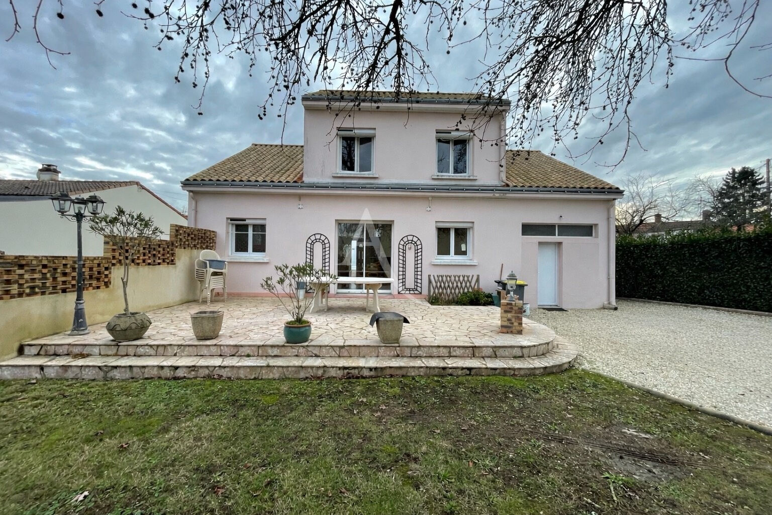 Agence immobilière de 
 L'Adresse  bichon immobilier - L'ADRESSE ST PHILBERT DE GRAND LIEU 
