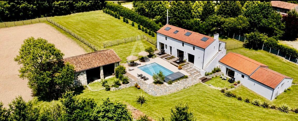 Agence immobilière de 
 L'Adresse  bichon immobilier - L'ADRESSE ST PHILBERT DE GRAND LIEU 
