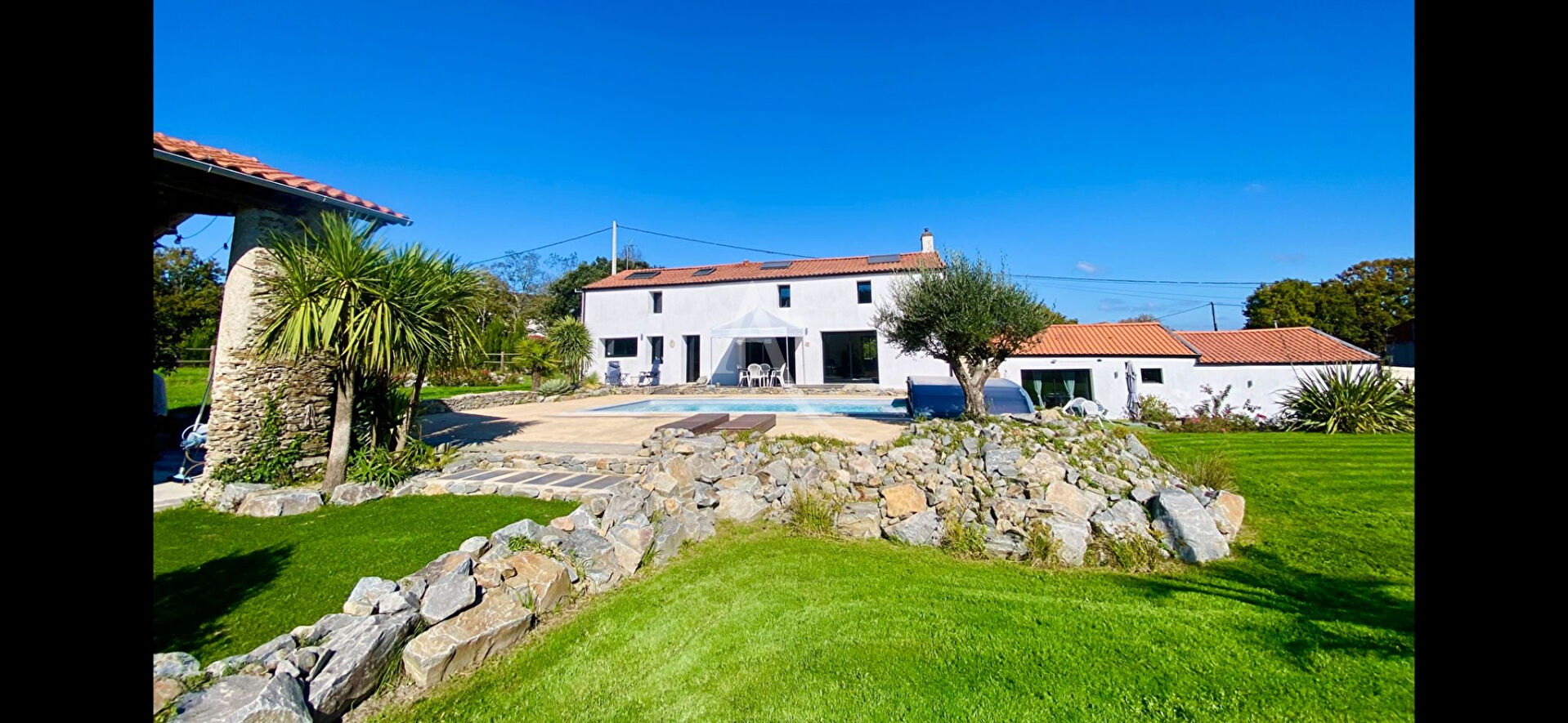 Agence immobilière de 
 L'Adresse  bichon immobilier - L'ADRESSE ST PHILBERT DE GRAND LIEU 
