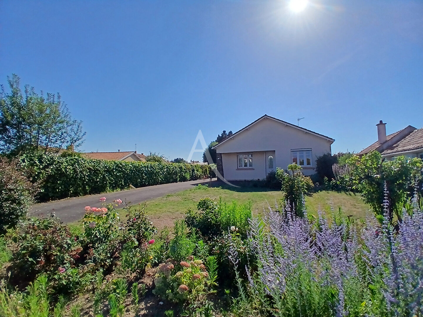 Agence immobilière de 
 L'Adresse  bichon immobilier - L'ADRESSE ST PHILBERT DE GRAND LIEU 
