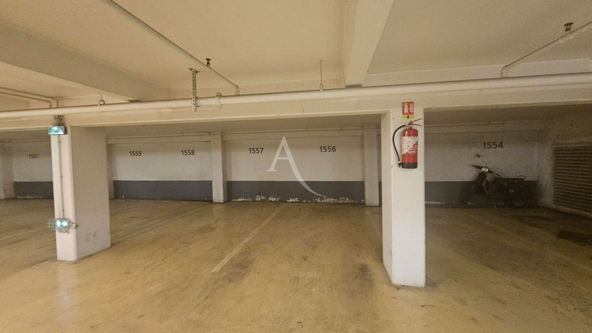 Photo Parking  vendu déjà loué 131 quai de Valmy 75010 Paris image 2/6