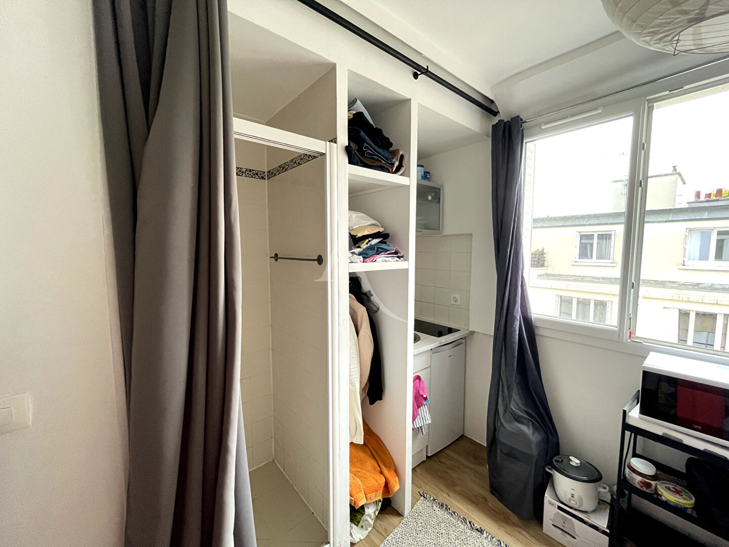 Photo Studio au dernier étage avec jolie vue dégagée & Canal ! image 4/6