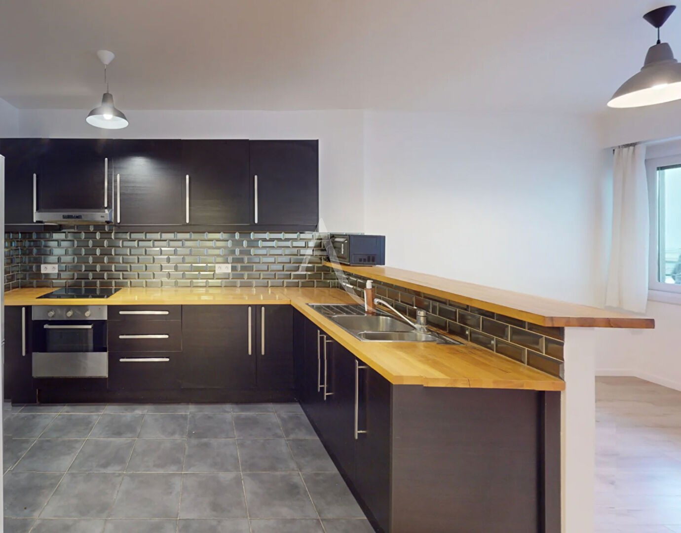 Photo Spacieux 2 pièces ! image 3/6