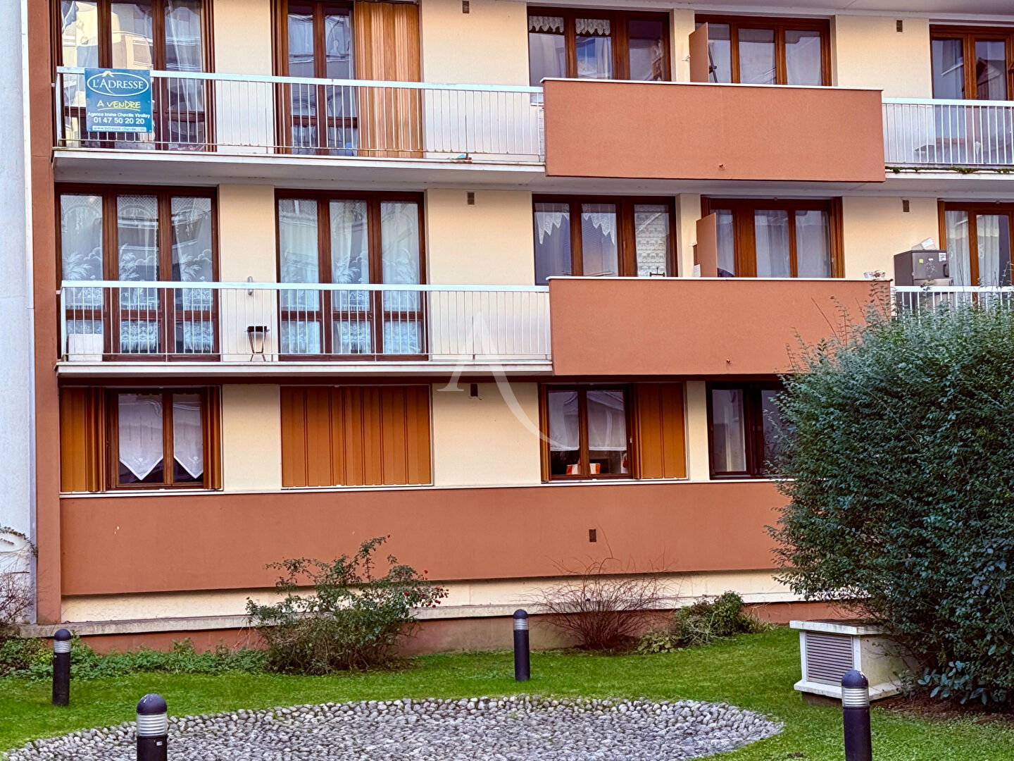 Exclusivité Appartement Chaville RG grand 5 pièces  95 m2 3 chambres 2 balcons  vue foret parking sous-sol cave étage ascenseur