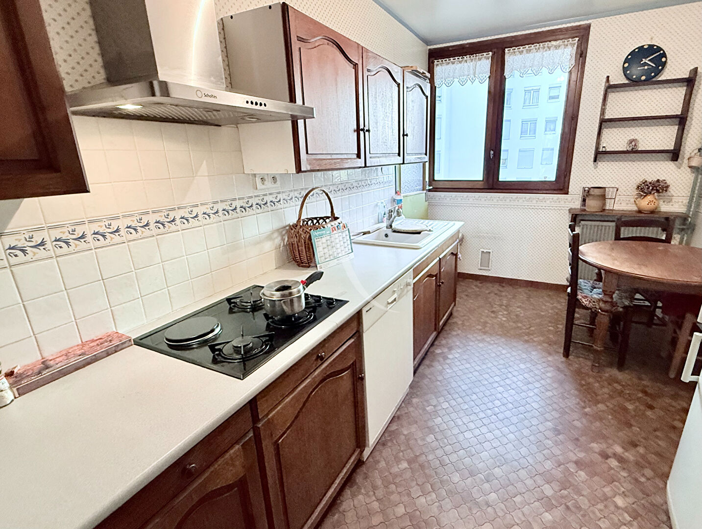 Photo Exclusivité Appartement Chaville RG grand 5 pièces  95 m2 3 chambres 2 balcons  vue foret parking sous-sol cave étage ascenseur image 3/6