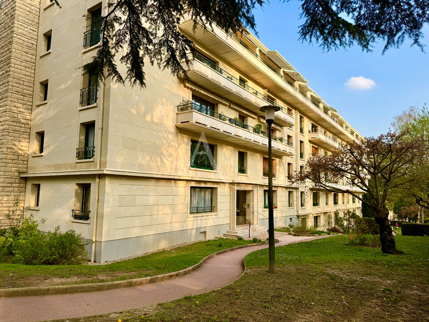 Agence immobilière de 
 L'Adresse Chaville Viroflay - L'ADRESSE Agence Immo Chaville Viroflay 
