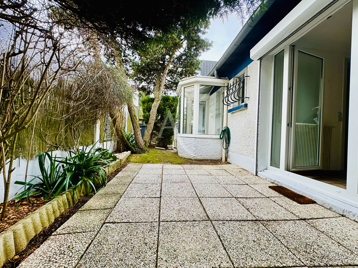 Appartement Chaville RER C  2 pièces 33 m2 loué en meublé calme jardin privatif terrasse sud