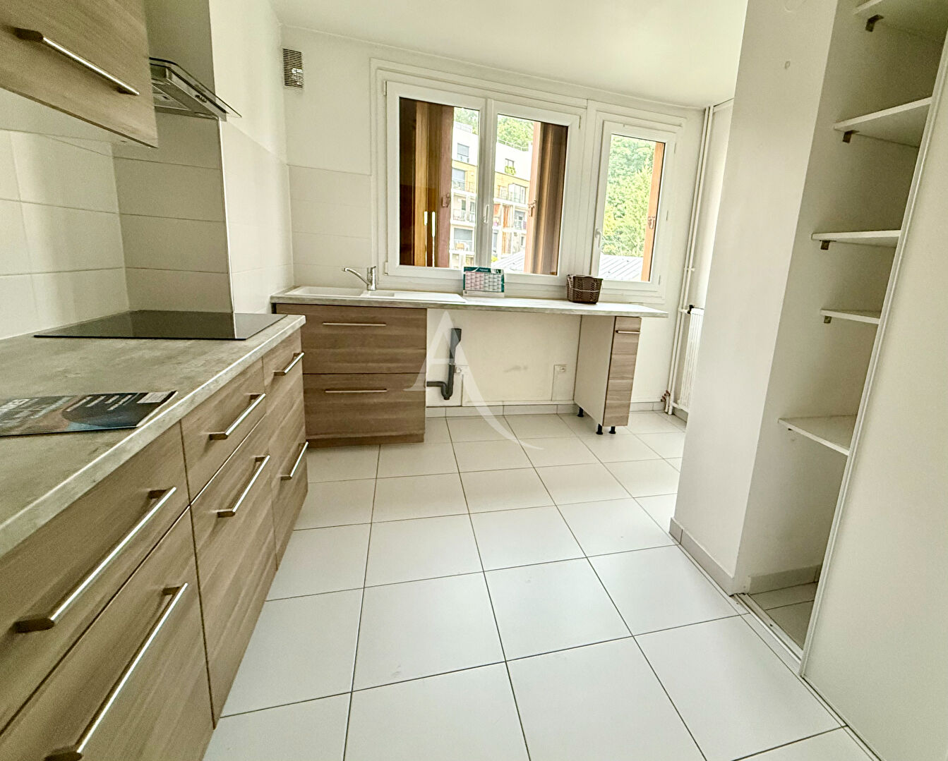 Photo Appartement Chaville 3 pièces EXCLUSIVITÉ  Chaville Rive Gauche balcon cave parking ascenseur vue dégagée image 4/6