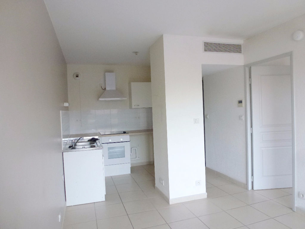 Photo Appartement Nimes 2 pièces avec terrasse et garage image 2/6