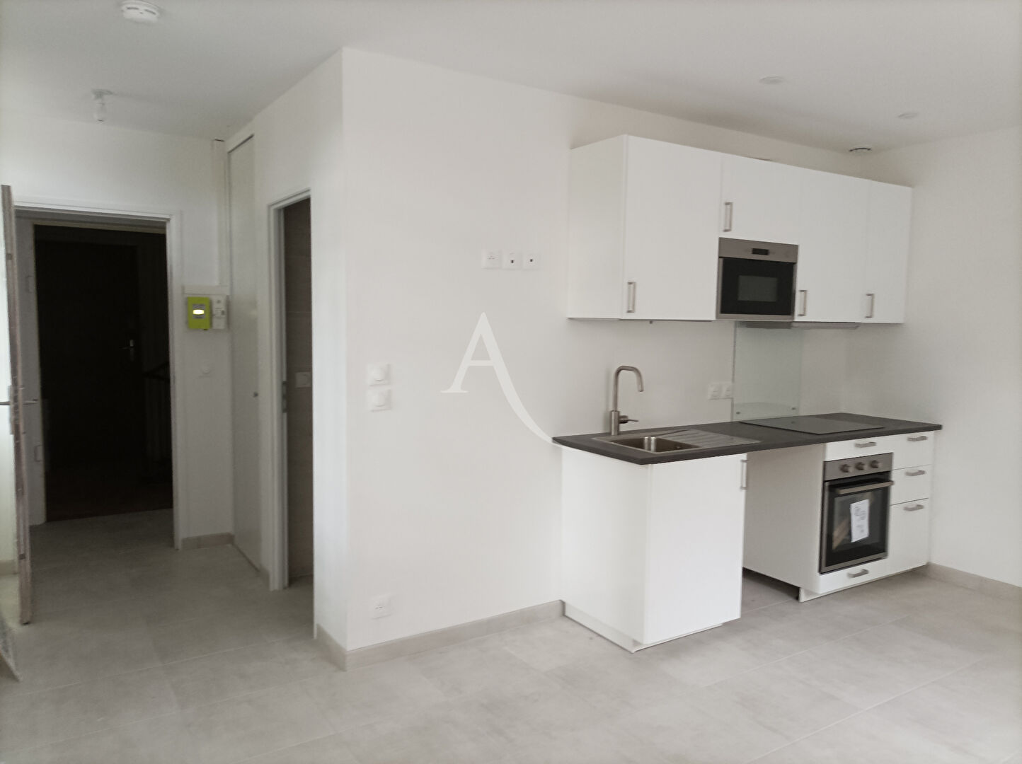 BEDARIEUX - Studio 27.80 m² - LOYER 380  CC