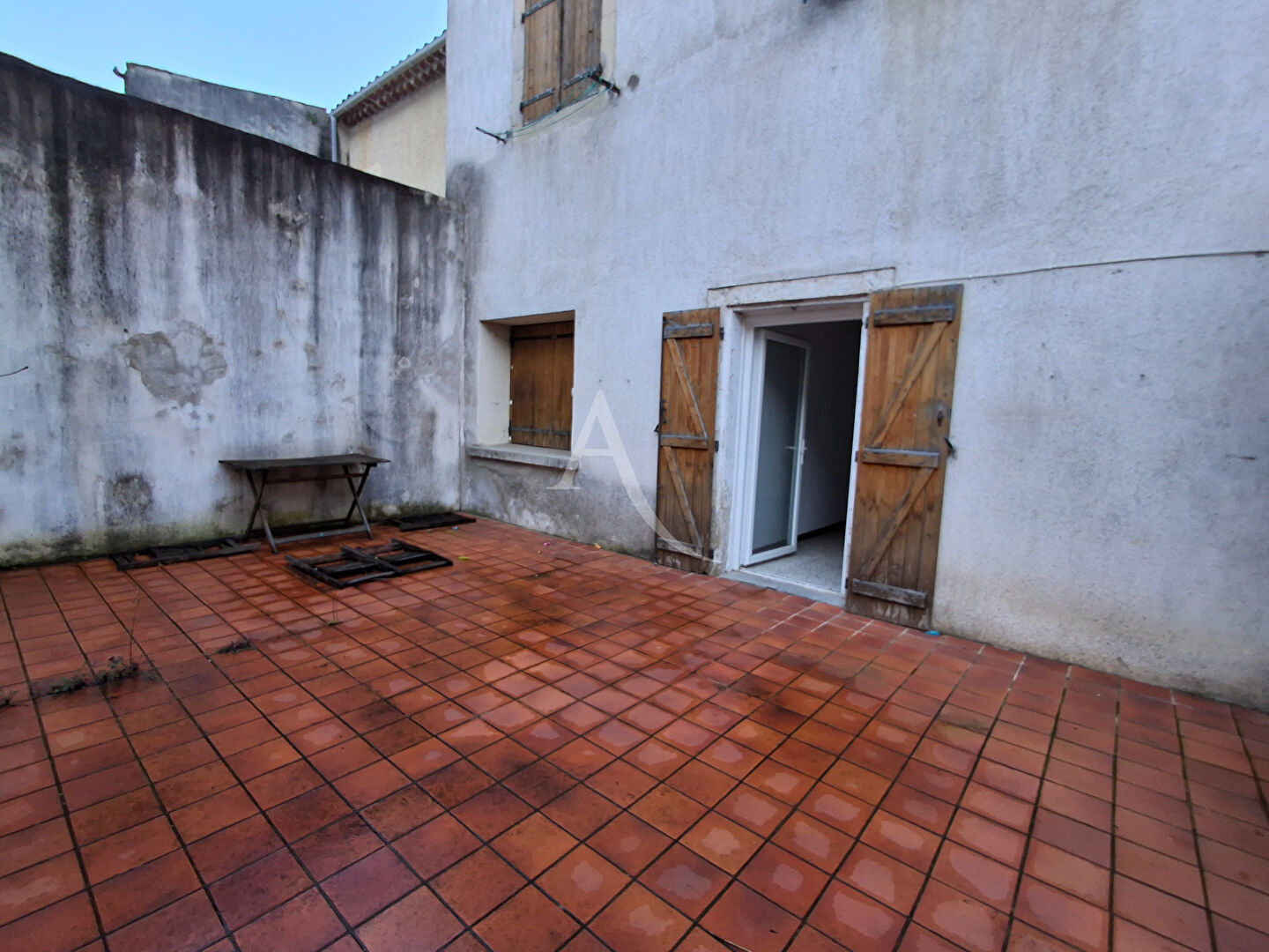 Immeuble de 170 m² avec garage et terrasse