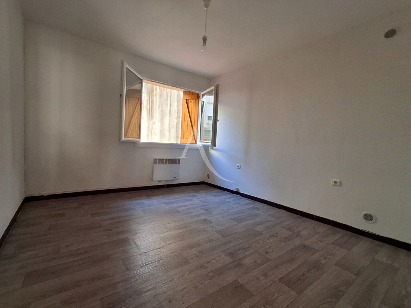 Photo Immeuble de 170 m² avec garage et terrasse image 2/6