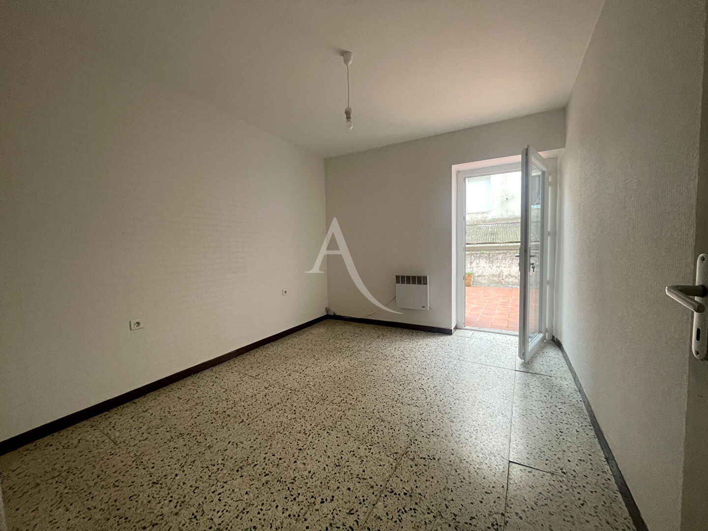 Photo Immeuble de 170 m² avec garage et terrasse image 4/6