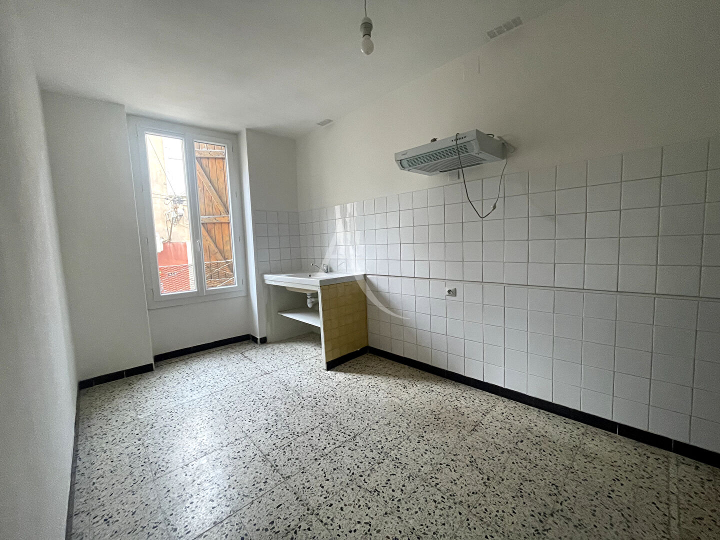 Photo Immeuble de 170 m² avec garage et terrasse image 5/6