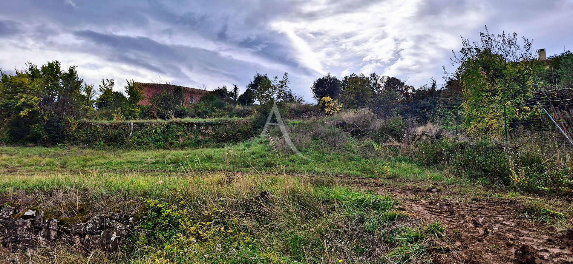 Terrain constructible 1096 m2 LE PRADAL (10 minutes d'HEREPIAN)