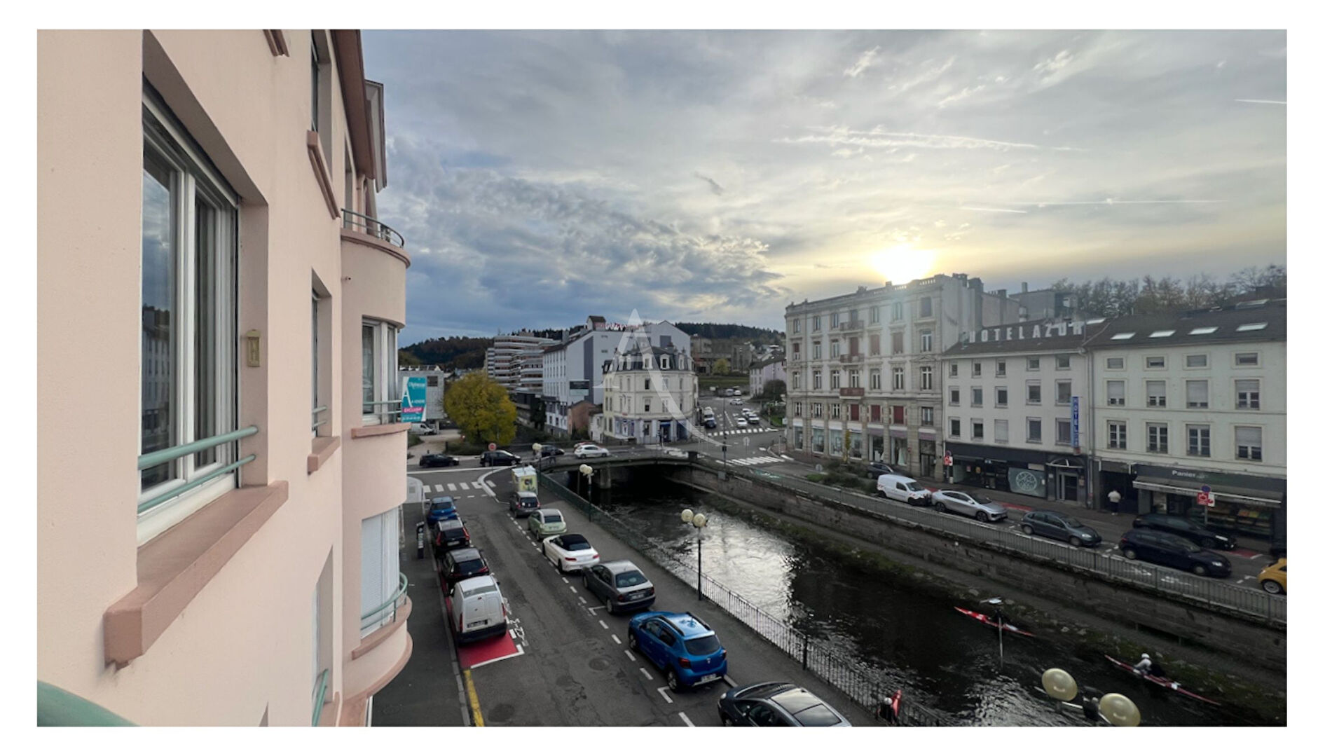 Epinal centre, appartement 4 chambres, parquets et volumes.
