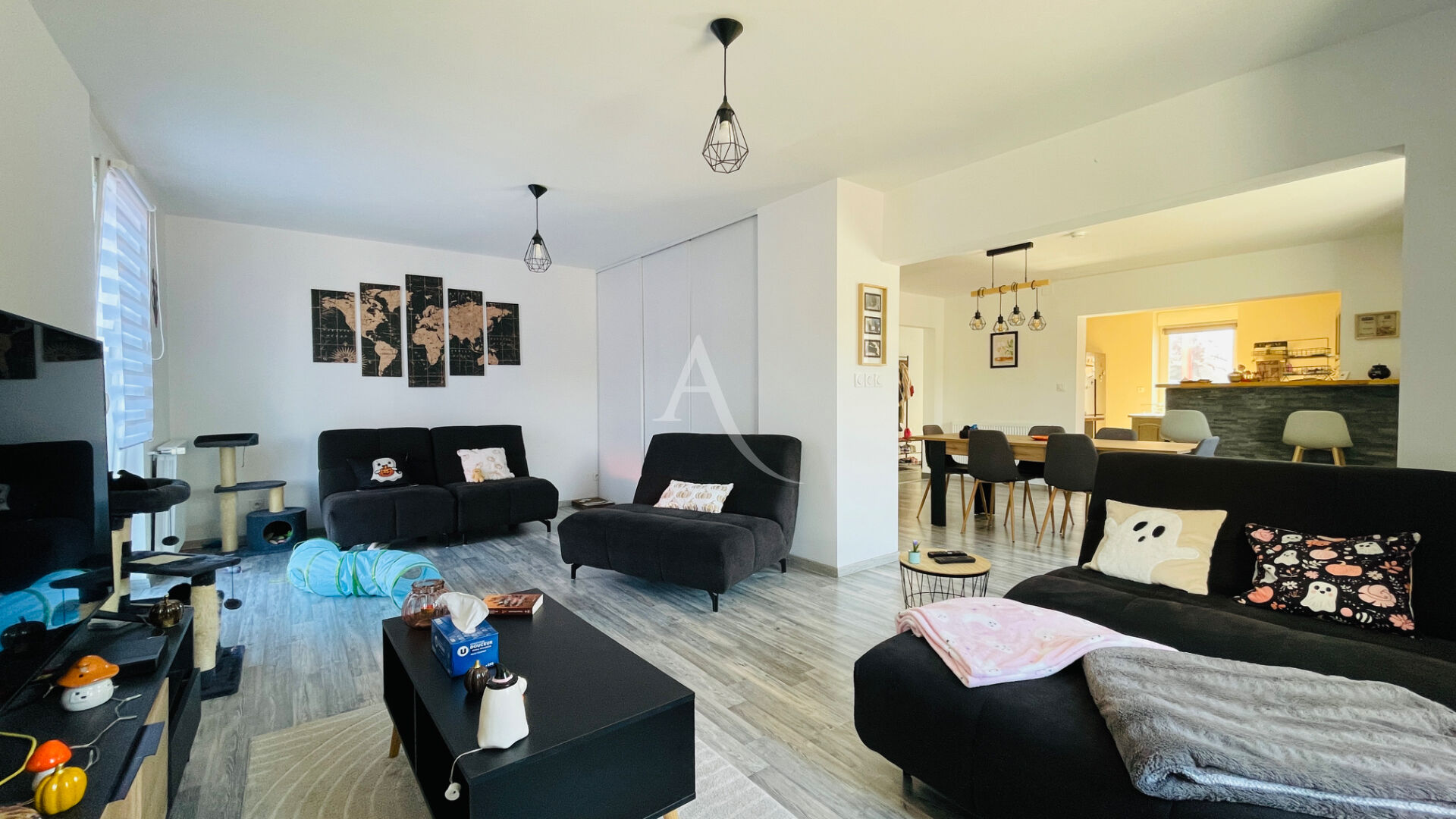 Photo Maison 6 pièce(s) 200 m2 image 2/6