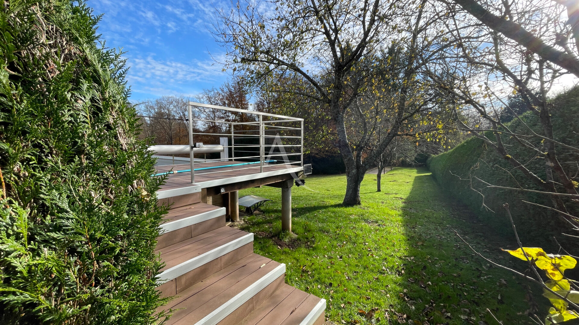 Photo Villa Chantraine avec piscine et bord de forêt image 5/6