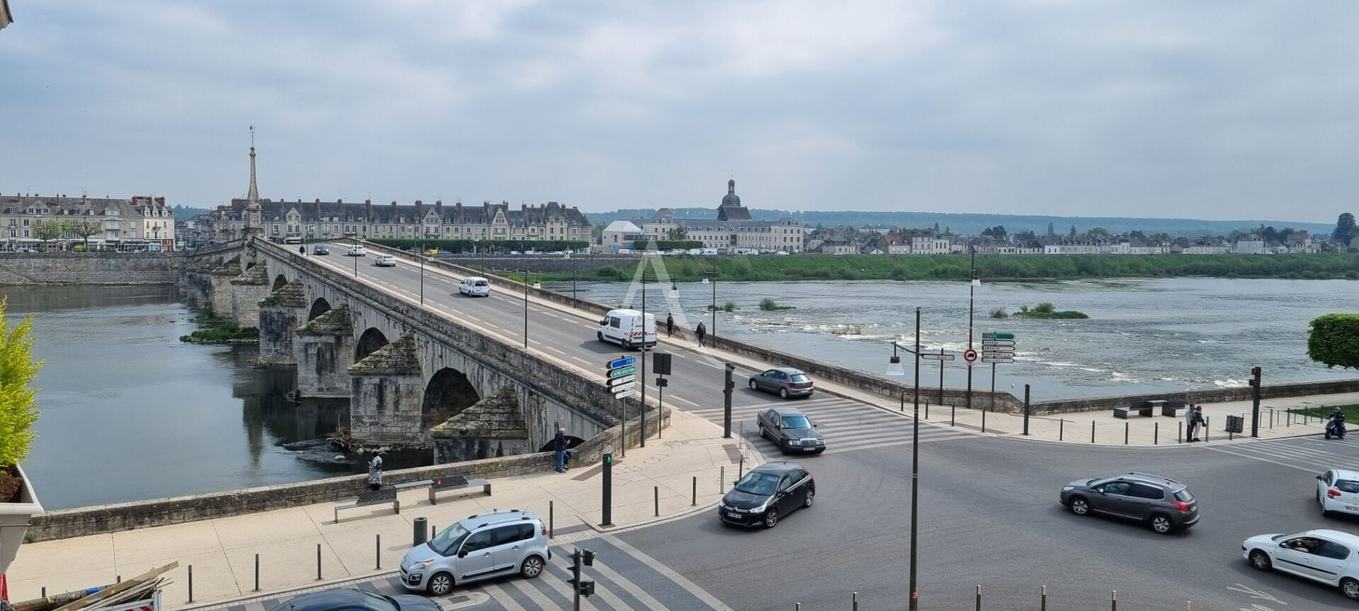 BLOIS APPARTEMENT DE 84m²  AVEC UNE VUE PANORAMIQUE SUR LA LOIRE !