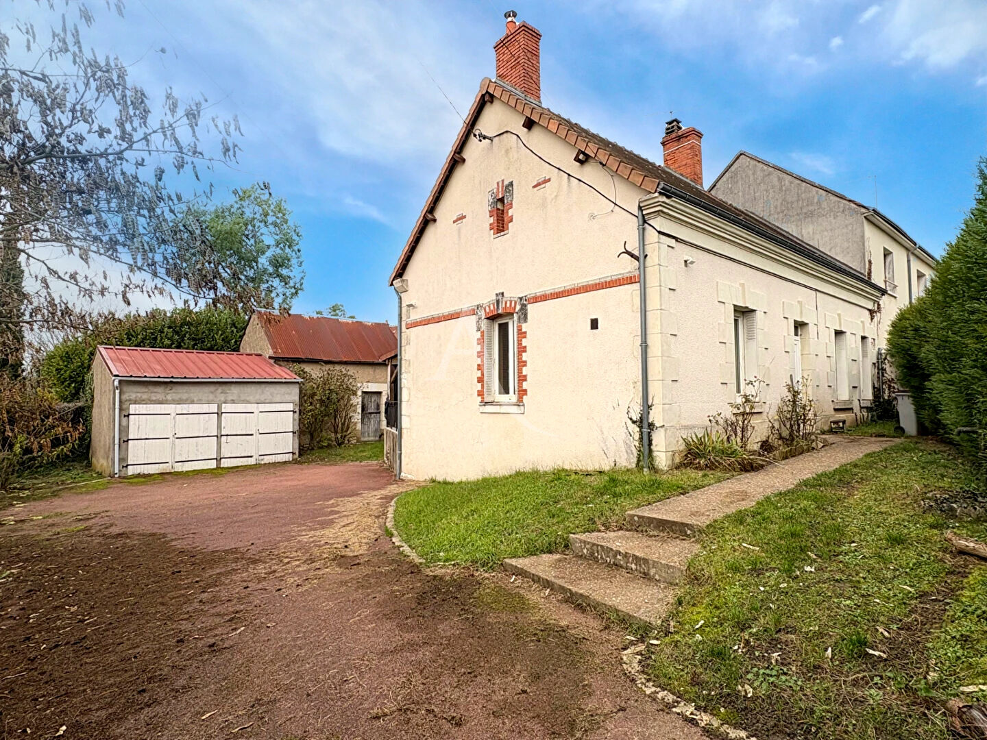 Maison familiale avec dépendances - 110 m2 - Thésée