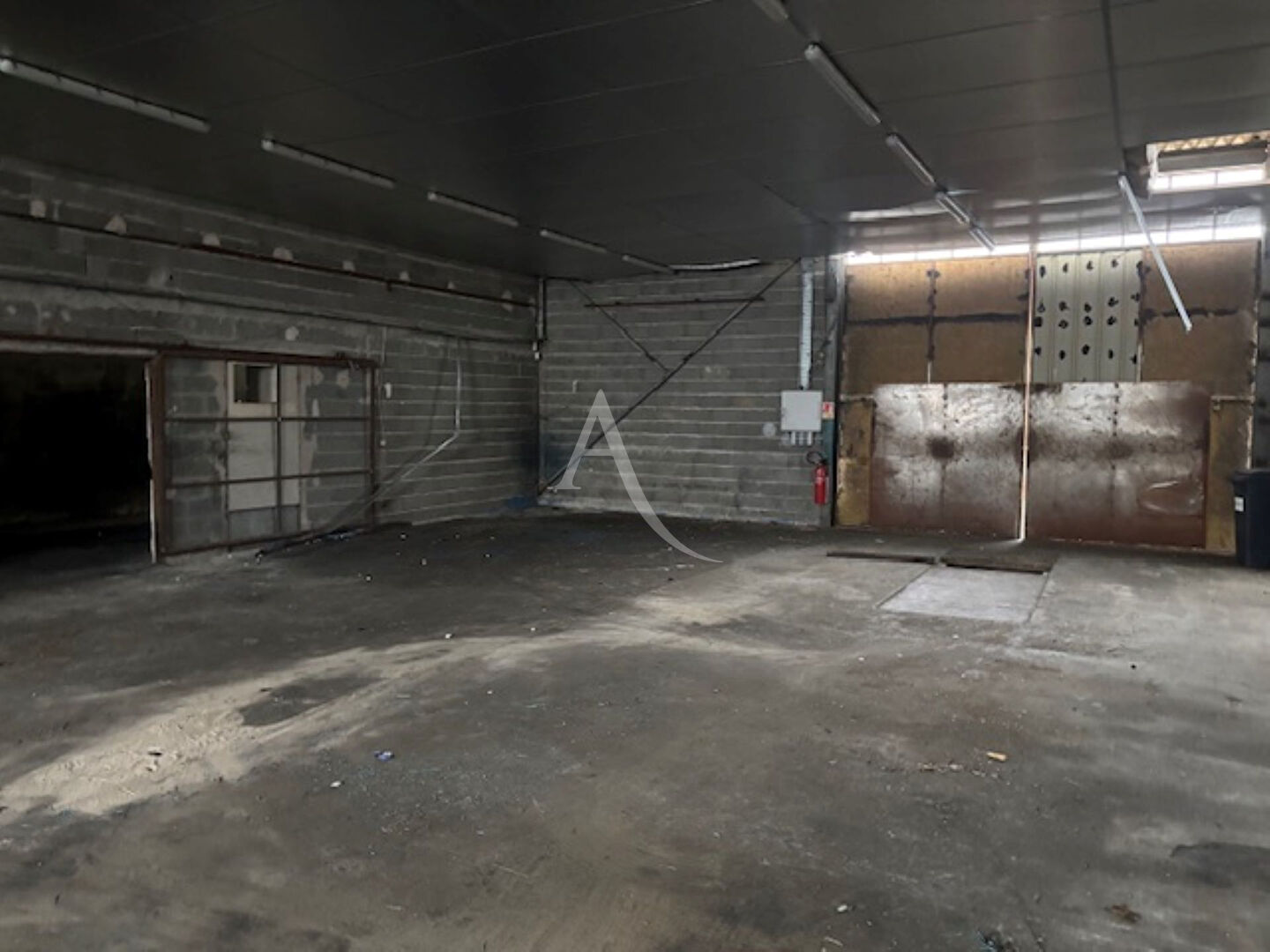 Photo Proche LAMOTTE BEUVRON bâtiment de 660m² image 3/5