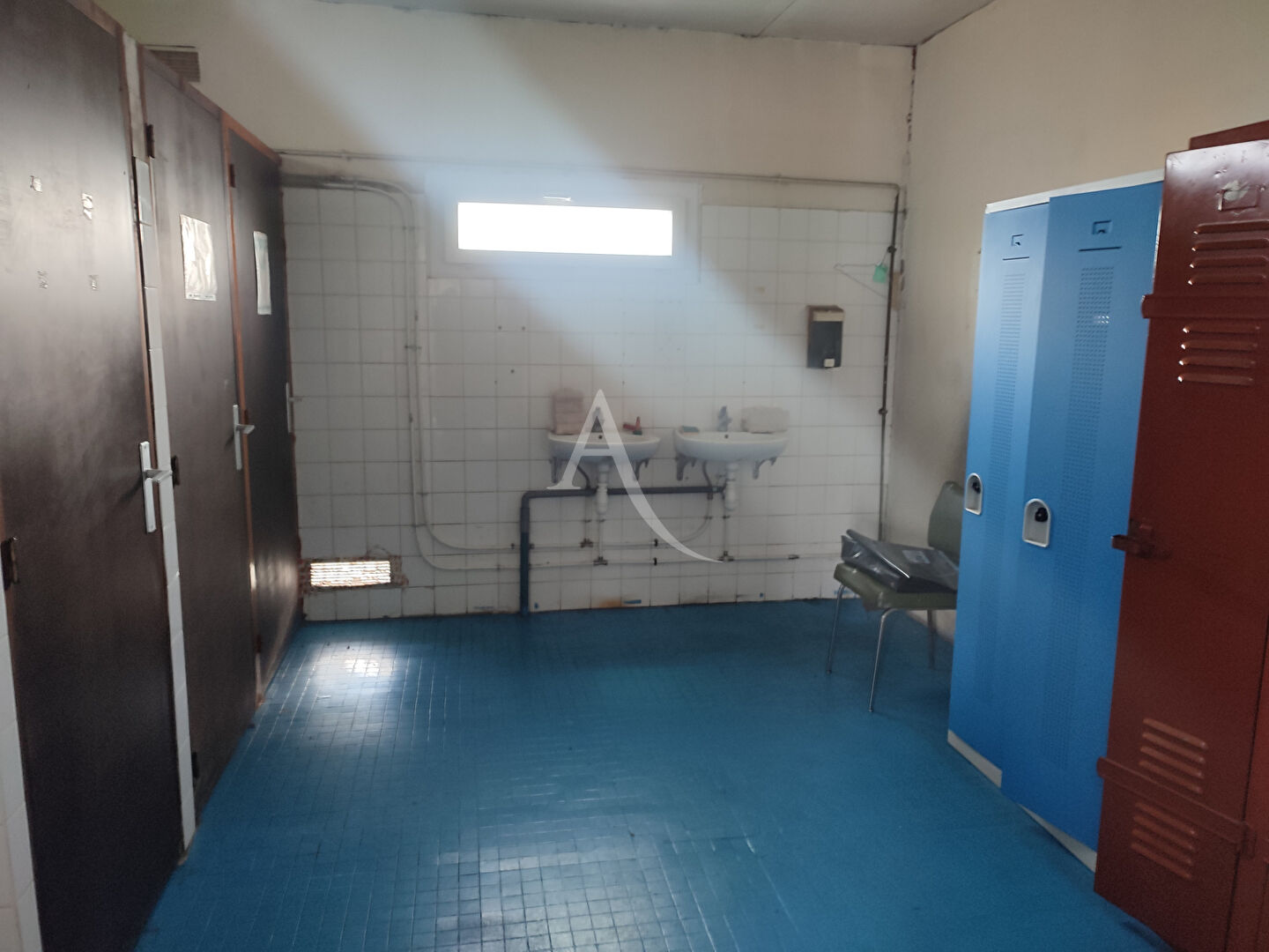 Photo Proche LAMOTTE BEUVRON bâtiment de 660m² image 4/5