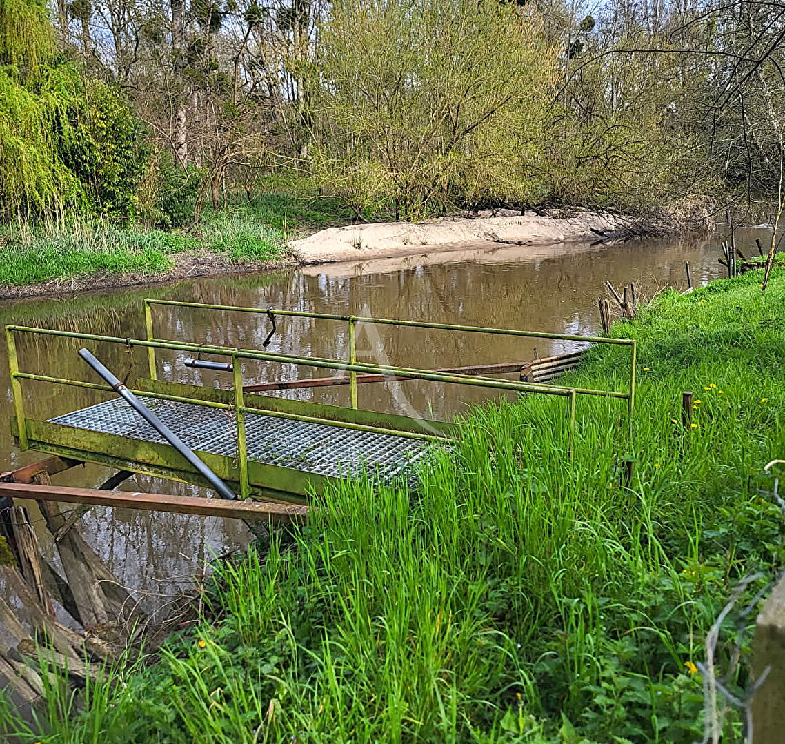 Joli terrain de loisir en bord de Beuvron