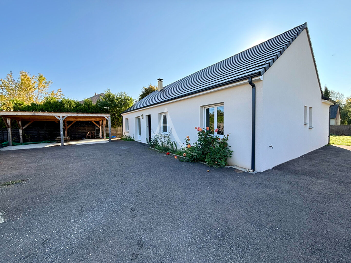 Photo Maison de plain pied récente avec dependances image 2/6