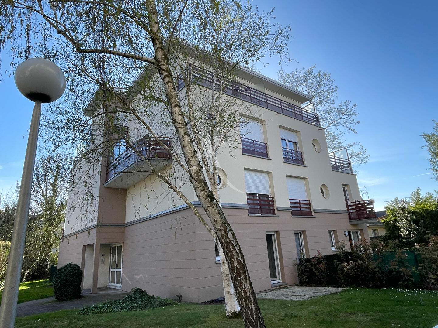 Agence immobilière de L'ADRESSE ROISSY - HABITAT CONSULTING