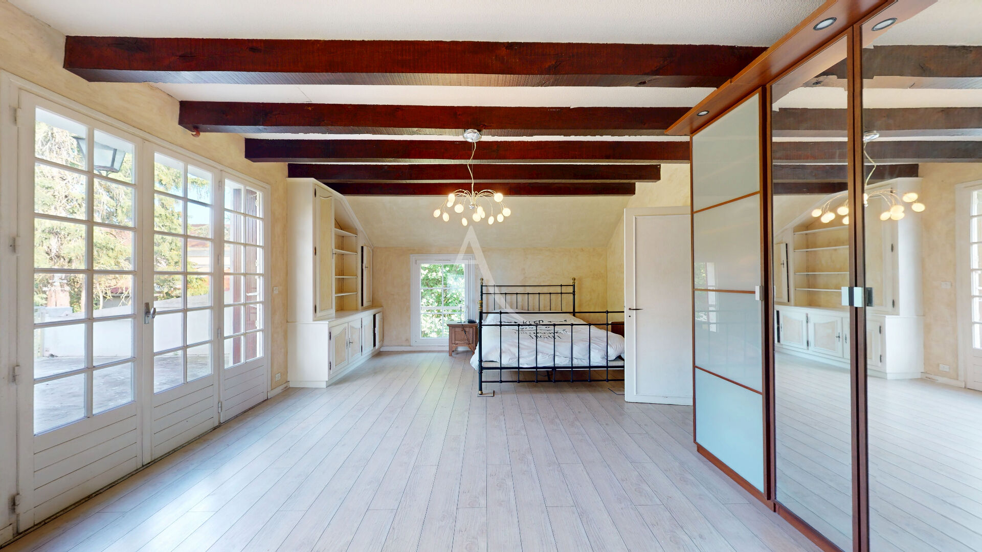 Photo Maison 7 pièce(s) 215 m2 image 6/6