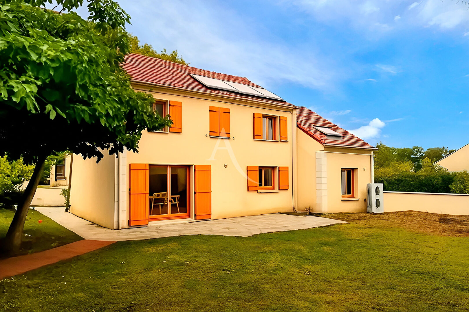 Photo Maison familiale éco-performante avec jardin et confort moderne à Collégien image 1/6